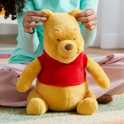 Peluche Moyenne Taille Winnie L'Ourson Disney Store