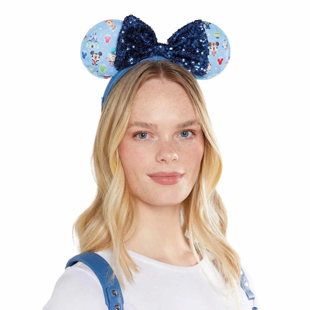 Loungefly Serre-tête Avec Oreilles Attractions Minnie Version Chibi Pour Adultes 2 Loungefly Serre-tête Avec Oreilles Attractions Minnie Version Chibi Pour Adultes – Image 2