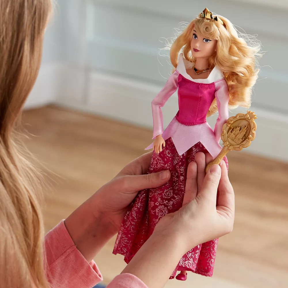 Disney Store Poupée Classique Aurore, La Belle Au Bois Dormant 2 Disney Store Poupée Classique Aurore, La Belle Au Bois Dormant – Image 2