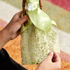 Disney Store Poupée Classique Tiana, La Princesse Et La Grenouille 10 Disney Store Poupée Classique Tiana, La Princesse Et La Grenouille -Jouets Soldes 460011778068 4