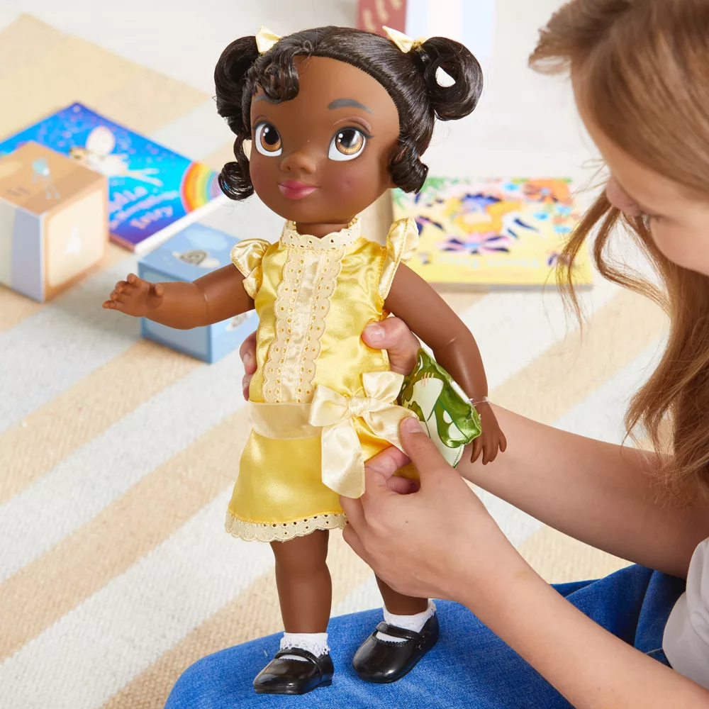 Disney Store Poupée Tiana Disney Animators, La Princesse Et La Grenouille 2 Disney Store Poupée Tiana Disney Animators, La Princesse Et La Grenouille – Image 2