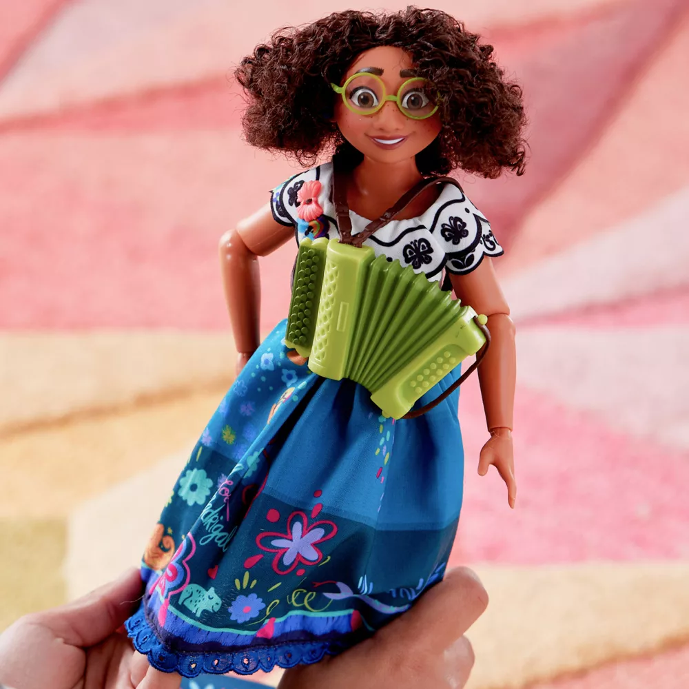 Disney Store Poupée Musicale Mirabel, Encanto : La Fantastique Famille Madrigal 2 Disney Store Poupée Musicale Mirabel, Encanto : La Fantastique Famille Madrigal – Image 2