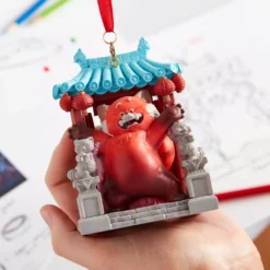 Disney Store Décoration Mei Lee Et Panda Roux à Suspendre, Alerte Rouge -Jouets Soldes 465062913598 2