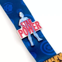 Disney Store Ensemble Pin's Et Tour De Cou Avengers -Jouets Soldes 466042904926 5